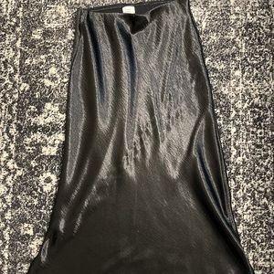 🖤Black Midi Satin Skirt!!
